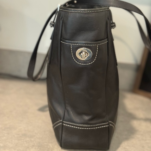 Coach Leatherware Black Tote/Shoulder Bag in GUC!! - Picture 9 of 14
